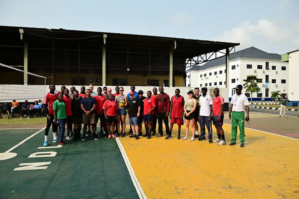 230204 G DV874 1064 USCGC Spencer (WMEC 905) plays volleyball with members of the Western Naval Command and Naval Dockyard Limited